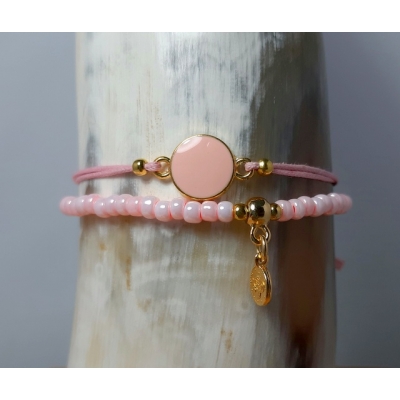 armbanden setje in zacht roze / goud met rond tussenstuk armbanden setje in zacht roze / goud met rond tussenstuk